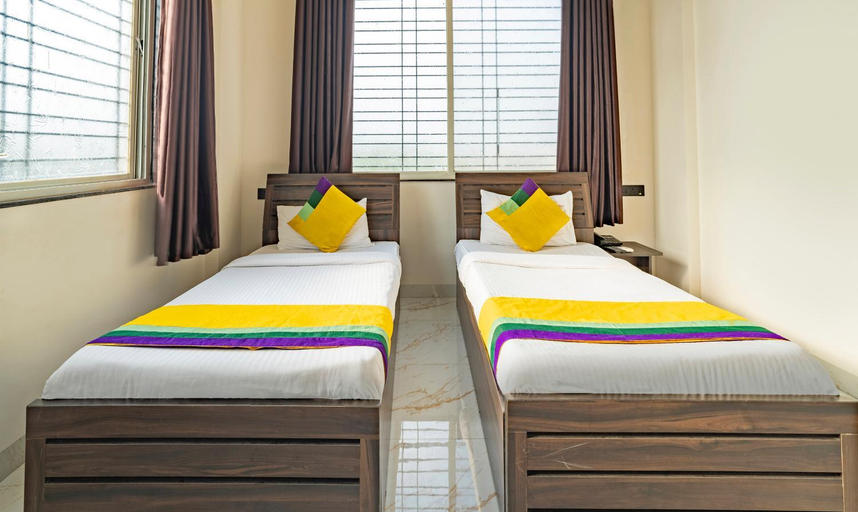 Bedroom 4, Hotel Revmantra, Pune