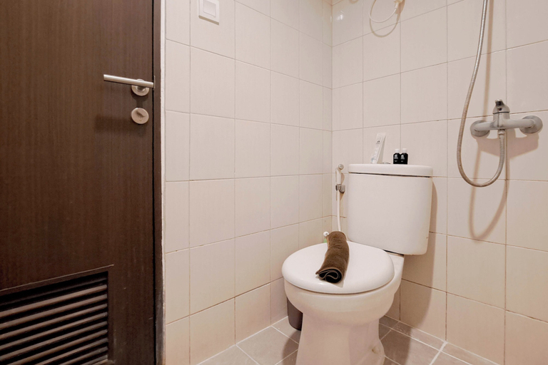 Bathroom 3, Wooden Accent 2Br At Mekarwangi Square Cibaduyut Apartment, Bandung