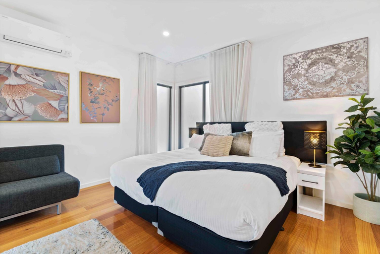 4, Stunning Studio Apartment Near Public Transport, Melbourne