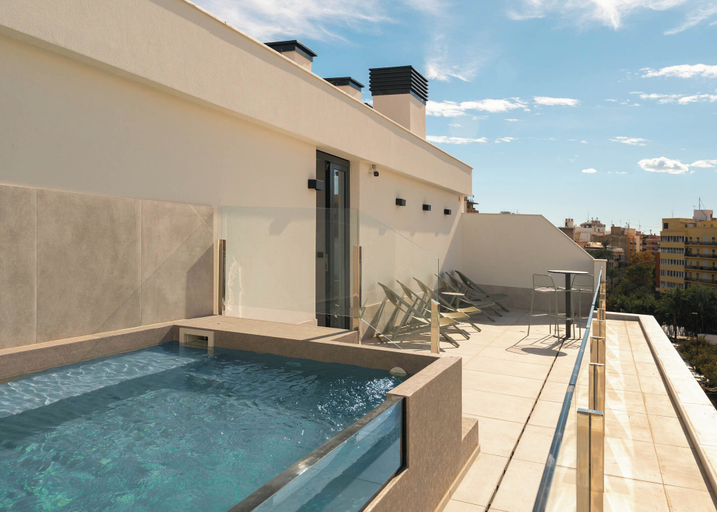 Rooftop pool 3, Limehome Alicante Avinguda de Jijona, Alicante