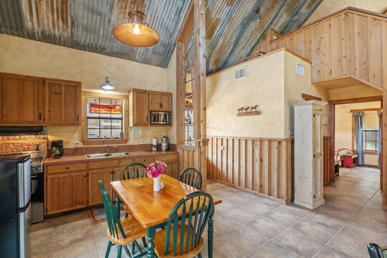 Private kitchen 4, Sistercreek Ranch - First Cabin 2 Bedroom Cabin, Kendall