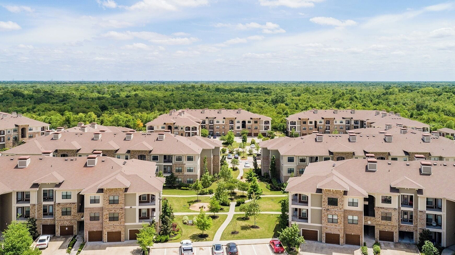 Aerial view, Landing Apartments Houston - Kingsland Blvd, Houston