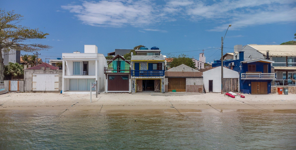 Exterior, 3BR Beachfront House w/ BBQ Apc2200, Bombinhas