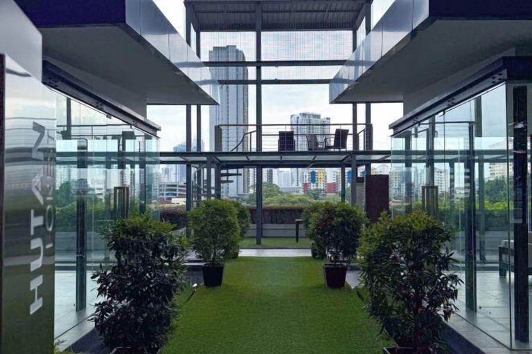 Exterior & Views