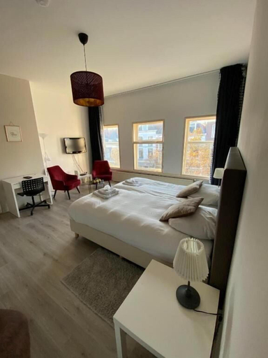 Bedroom 3, Hotel La Noire - Delft City Centre, Delft