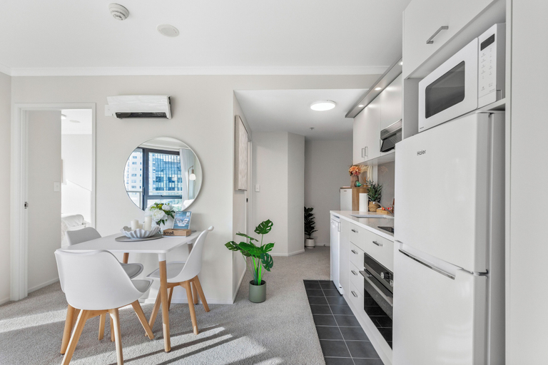 In-room dining 2, 3BR Prime Spot Walk Everywhere by Zodiak, Waitakere