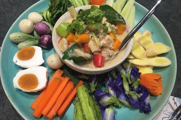 Food & Drinks, Deng Ba Hostel Bangkok, Wattana