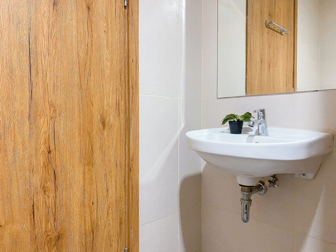 Bathroom 5, Great Choice 2Br At Lrt City Jatibening Apartment, Bekasi