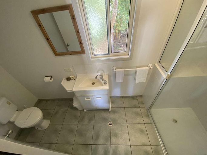 Bathroom 3, Agnes Palms Accommodation, Miriam Vale