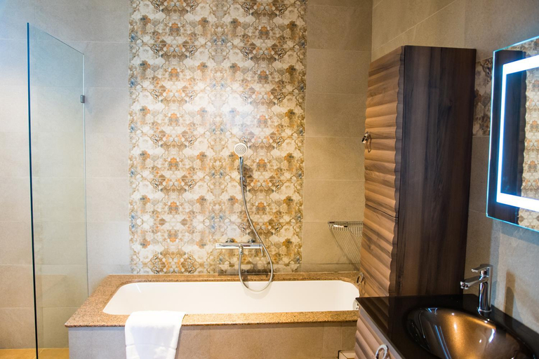 Bathroom 5, Lake Victoria Serena Golf Resort & Spa, Jinja