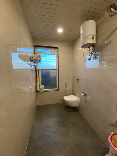 Bathroom, Treebo Blooms & Berries Agro Tourism, Satara