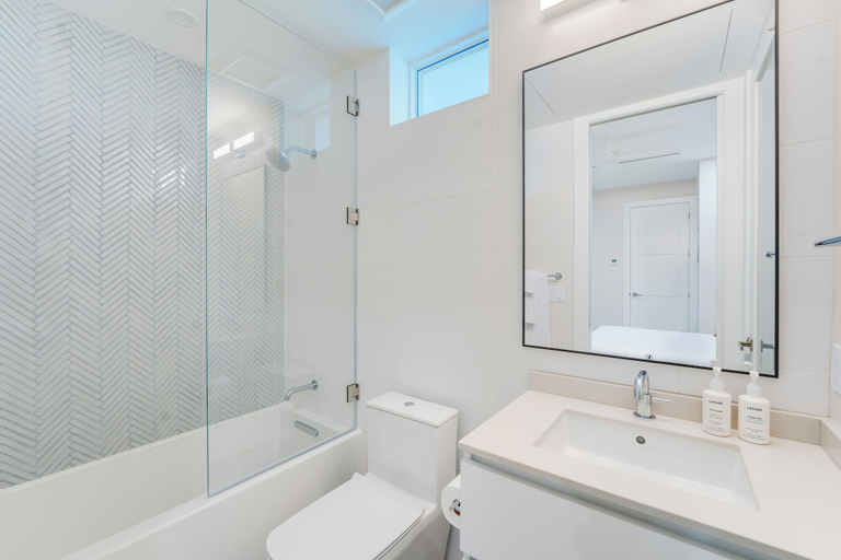 Bathroom 5, Point West Premier Rentals