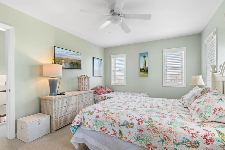 Room 4, Heaven's Anchor 3 Bedroom Home by RedAwning, Brunswick