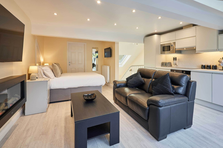 Room 5, Host Stay Ross View Attic Apartment, North Yorkshire