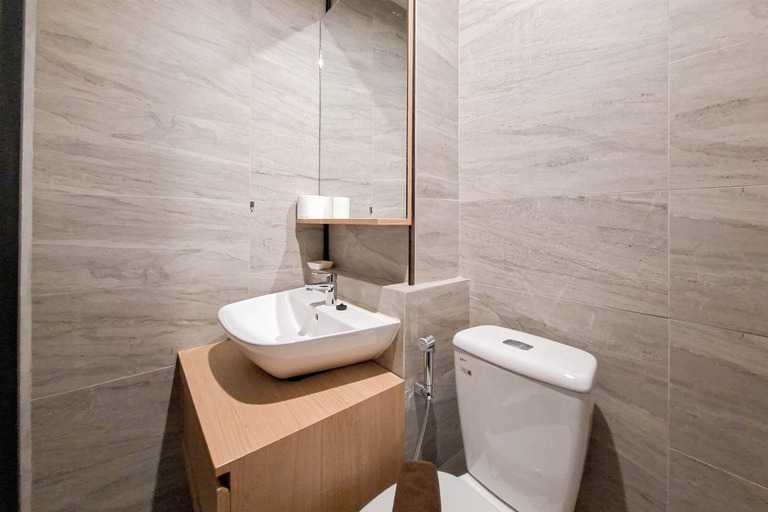Bathroom 5, Cozy Warm Studio Apartment At Collins Boulevard, Tangerang