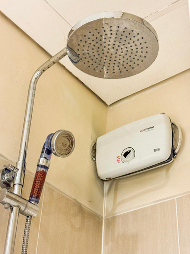 Bathroom 4, 823 Air Condo at Shell Residence 1-BR, 2 minutes from Mall of Asia, Pasay City