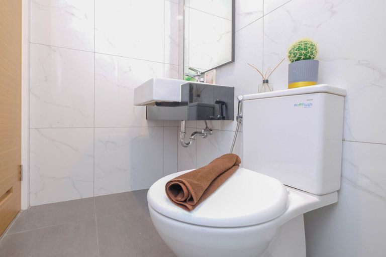 Bathroom 5, Standard Studio At Apartment Ciputra World 2, South Jakarta