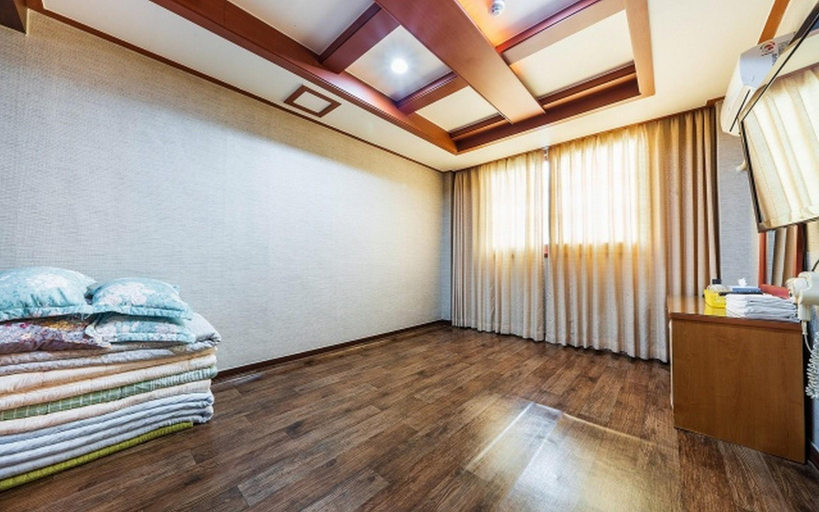 Bedroom 3, Incheon (Eulwangni) Swiss Park, Jung