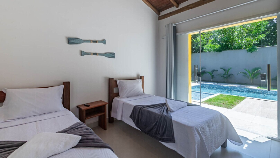 Room 2, Casa Pet-friendly em Cond com Piscina e 5 Su tes, Porto Seguro