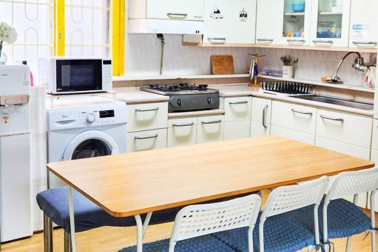 Private kitchen 5, Mark's House(8 minutes from Hongik Station/3Room/4Bed), Mapo