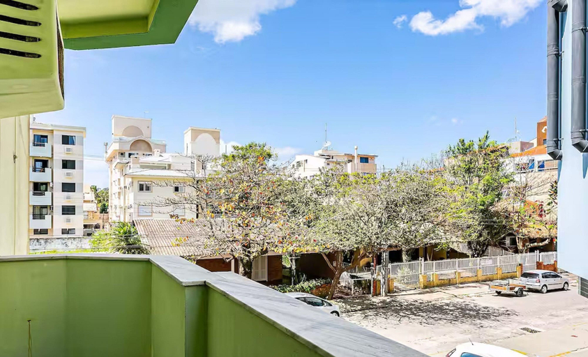 Property grounds, Apartment 50m From the sea in Canasvieiras Cbe105, Florianopolis