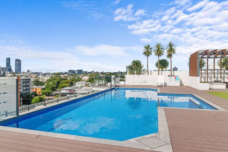 Primary image, Stylish West End Stay With Rooftop Pool & BBQ, West End