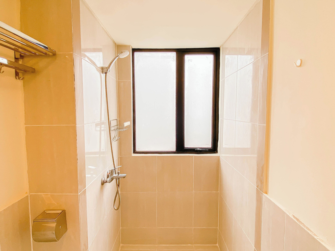 Bathroom 3, Simply And Homey 3Br At Apartment Meikarta, Cikarang