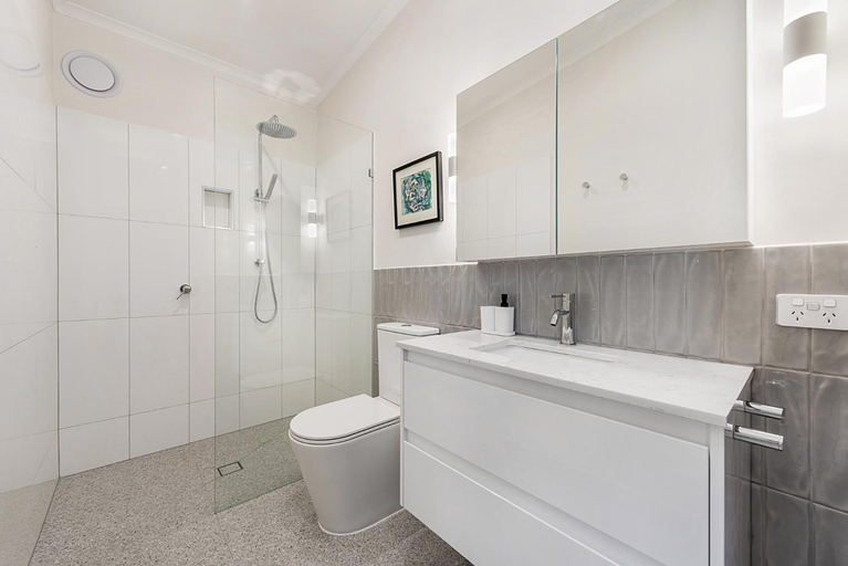 Bathroom 3, Incredible Balcony Duplex in the Heart of Fitzroy, Melbourne