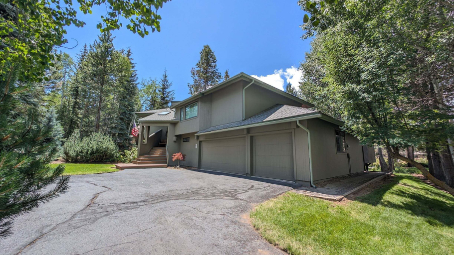 Exterior & Views 2, Tan Oak 15 4 Bedroom Home, Deschutes