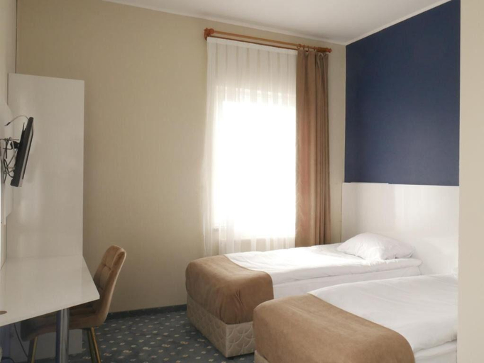Bedroom 2, Hotel Safir Babice, Warsaw West