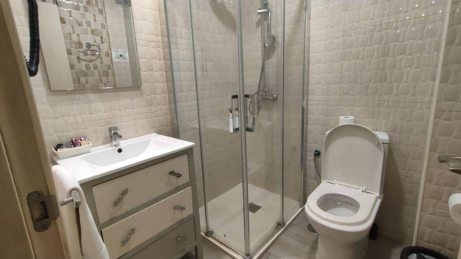 Bathroom 5, Hostal Flor de Lis - Lojo, Cádiz