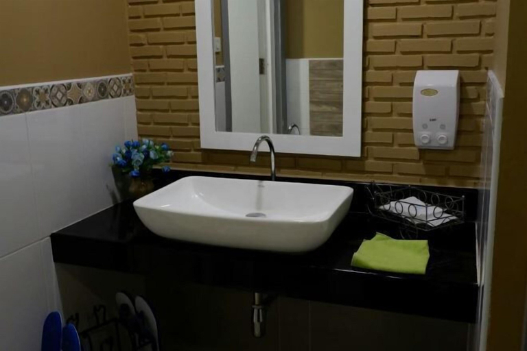 Bathroom 4, Donmuang At Last, Bang Khen