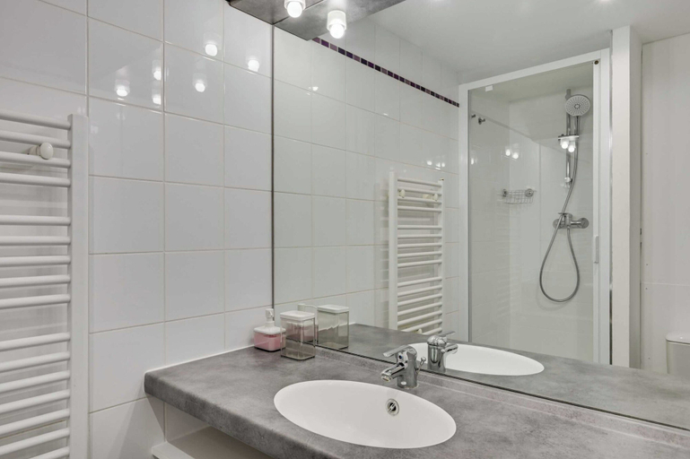 Bathroom 4, Dify Splendide - Jean Mace, Rhône