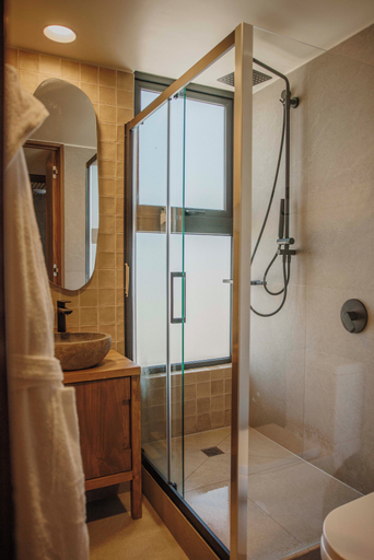 Bathroom 4, Hotel Maró, Cardenal Caro