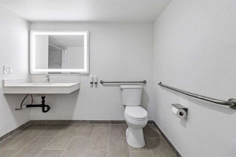 Bathroom 4, Steinbeck Lodge, Monterey