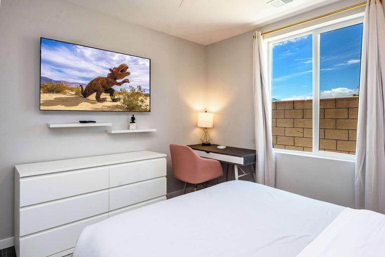 Room 4, @ Marbella Lane - Desert Dream Pool/spa & Games, Riverside