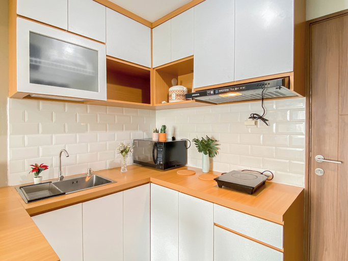 Private kitchen 5, Modern Look 1Br Apartment Royal Sentul Park, Bogor