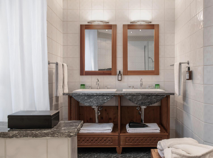 Bathroom 4, Hotel Schwarzer Adler Innsbruck, Innsbruck