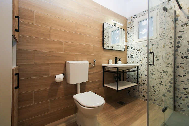 Bathroom 3, Apartment 1348, Pula