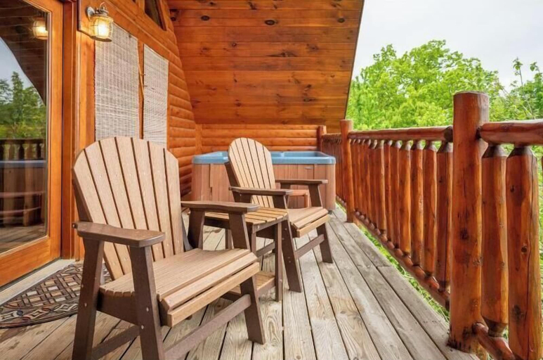 Terrace/patio 4, Bearly Chocolate, Sevier