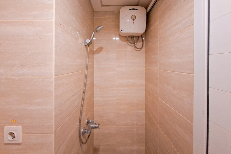 Bathroom 4, Simply Look Studio at Springwood Residence Tangerang Apartment, Tangerang