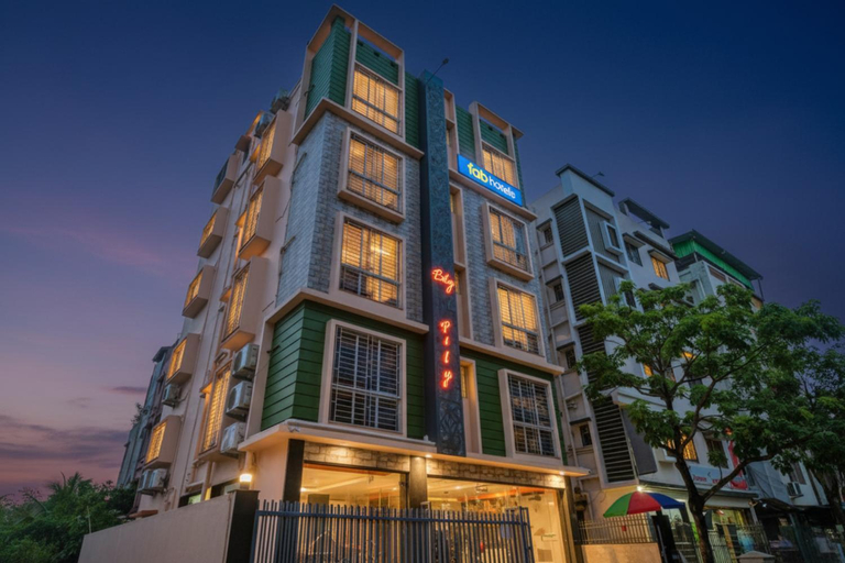 Exterior & Views