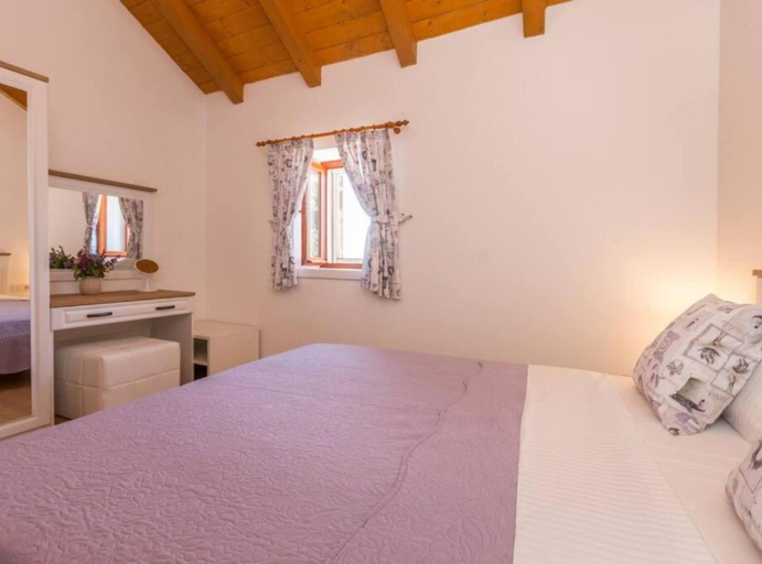 Room 4, The Grandfather Villa Heated Pool Retreat, Stankovci