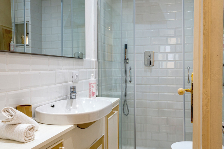 Bathroom 5, Il Campanile by Wonderful Italy, Genova