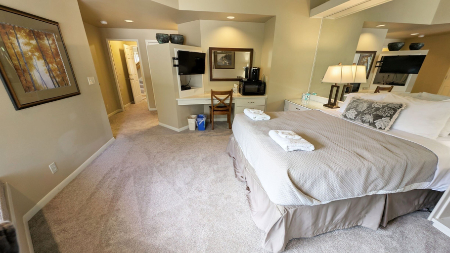 Room 2, Mt Bachelor Village 424 3 Bedroom Condo, Deschutes