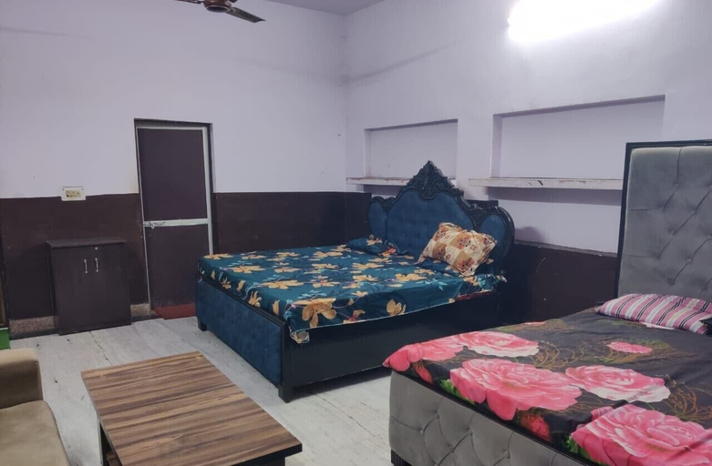 Room 3, RK Guest House, Kaushambi