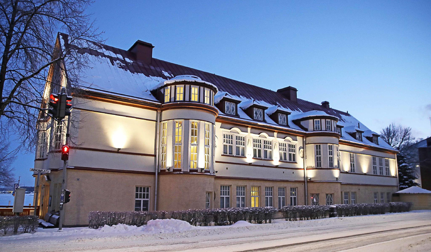 Exterior & Views