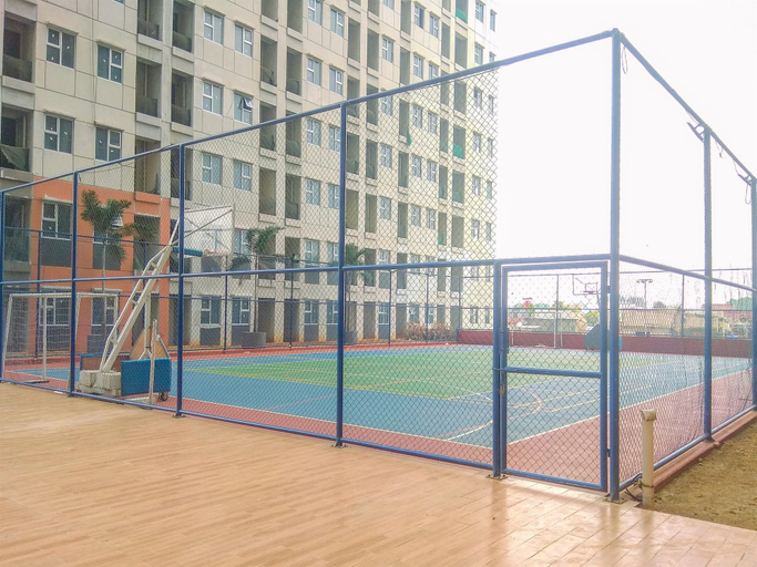 Basketball court, Cozy Neutral 2Br Apartment At Transpark Juanda Bekasi Timur, Bekasi