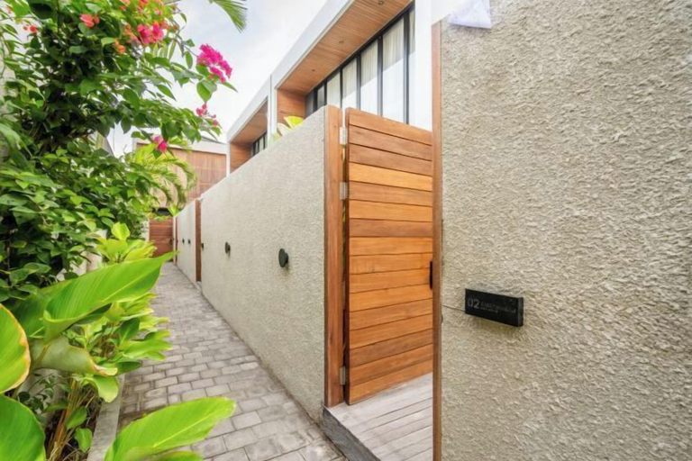 Exterior & Views