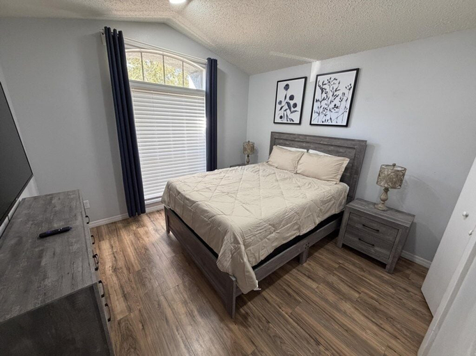 Room 3, Beach Bums Villa 3 Bedroom Home, Polk